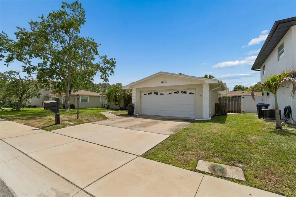 416 MAPLEWOOD DRIVE Oldsmar, FL 34677