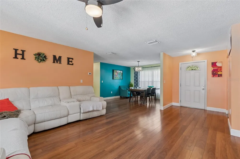 416 MAPLEWOOD DRIVE Oldsmar, FL 34677