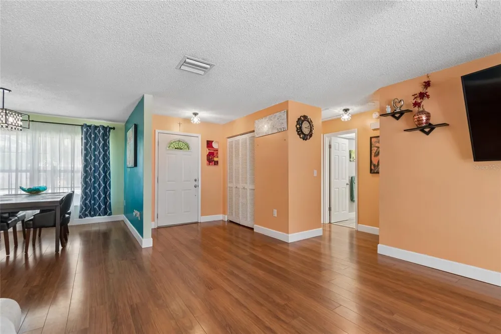 416 MAPLEWOOD DRIVE Oldsmar, FL 34677