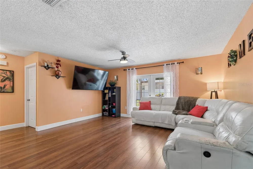 416 MAPLEWOOD DRIVE Oldsmar, FL 34677