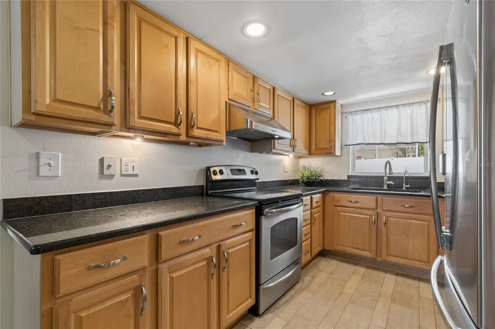 416 MAPLEWOOD DRIVE Oldsmar, FL 34677