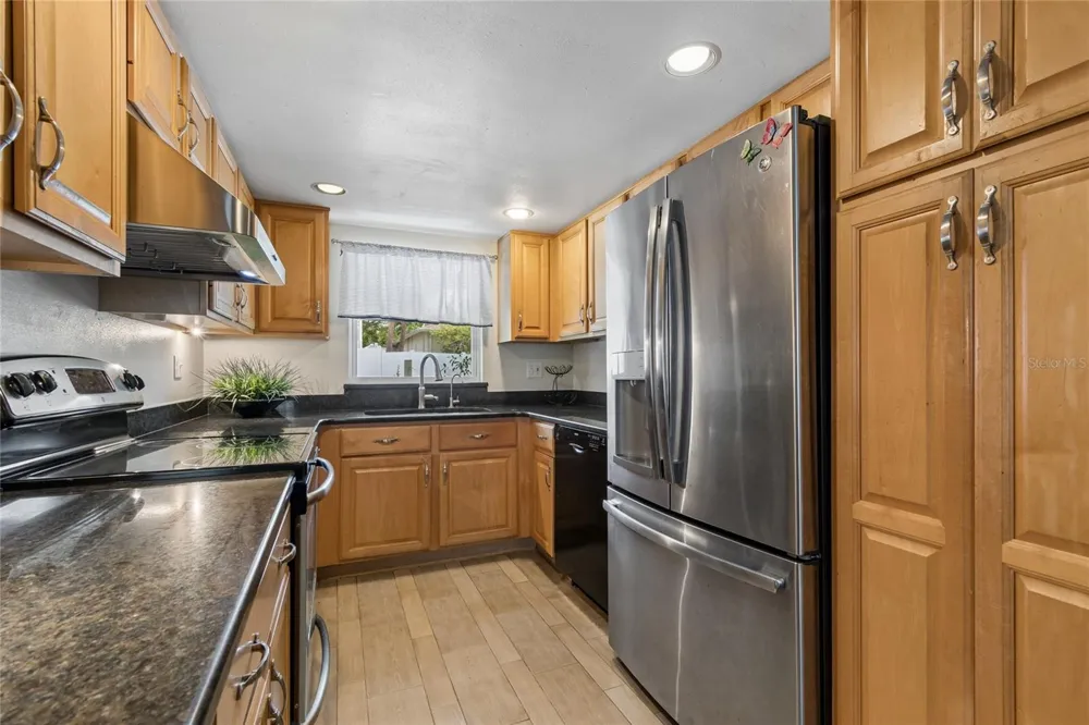 416 MAPLEWOOD DRIVE Oldsmar, FL 34677