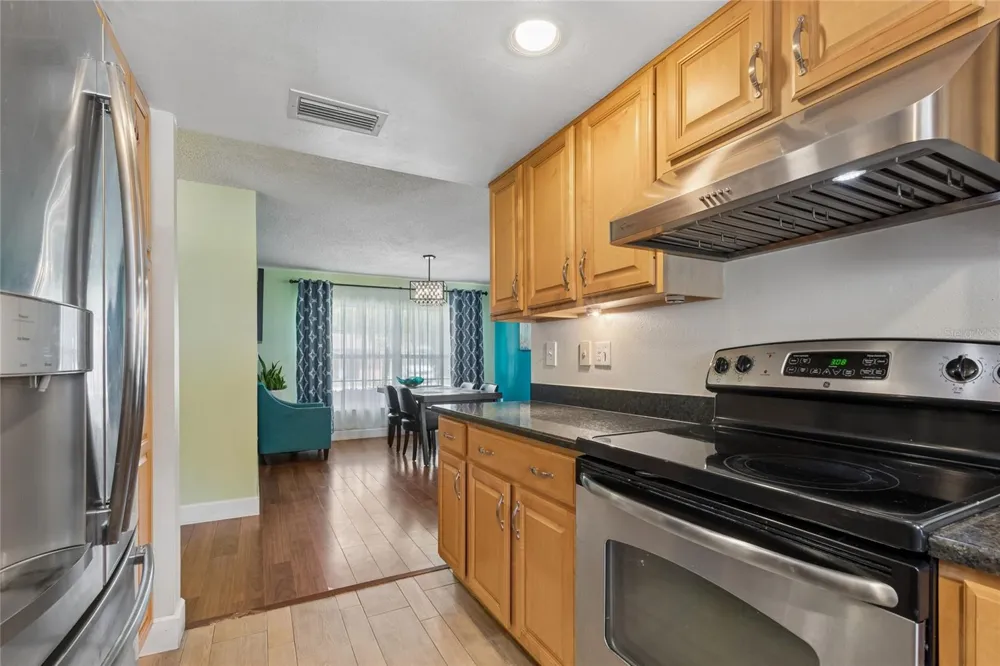 416 MAPLEWOOD DRIVE Oldsmar, FL 34677