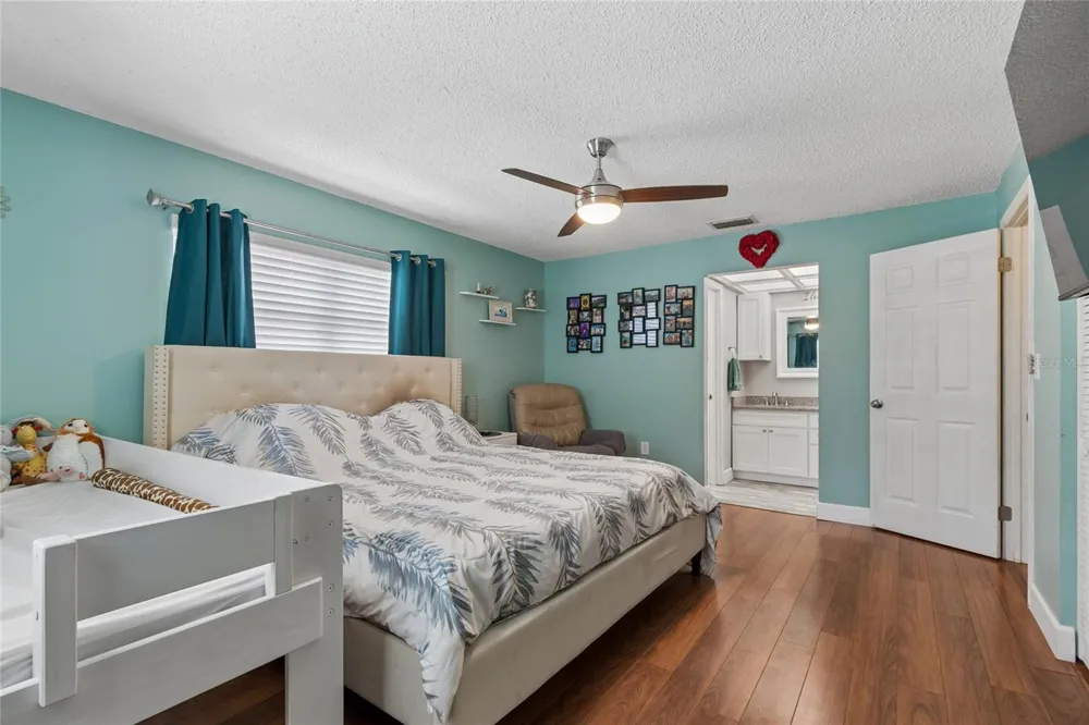 416 MAPLEWOOD DRIVE Oldsmar, FL 34677