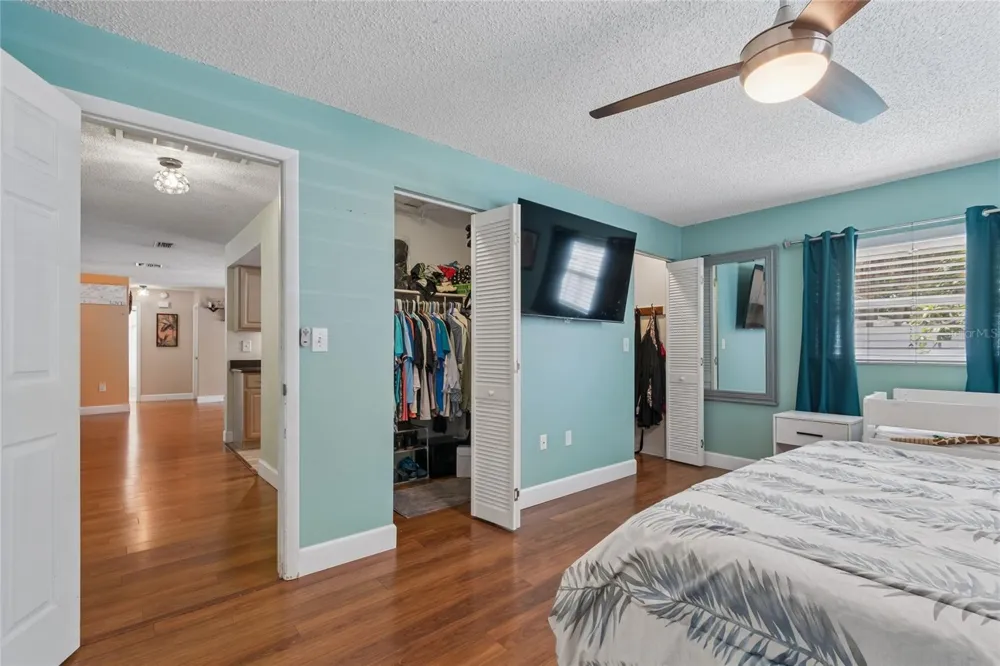 416 MAPLEWOOD DRIVE Oldsmar, FL 34677