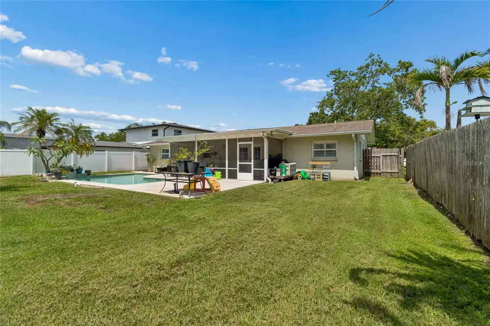416 MAPLEWOOD DRIVE Oldsmar, FL 34677