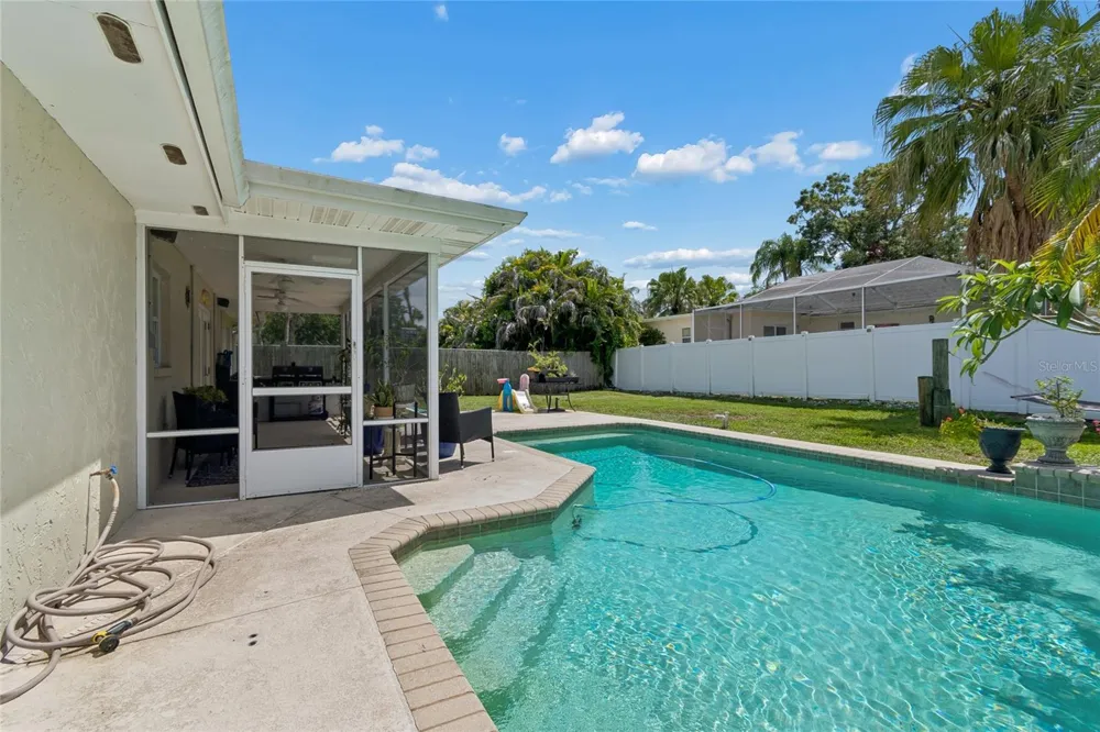 416 MAPLEWOOD DRIVE Oldsmar, FL 34677