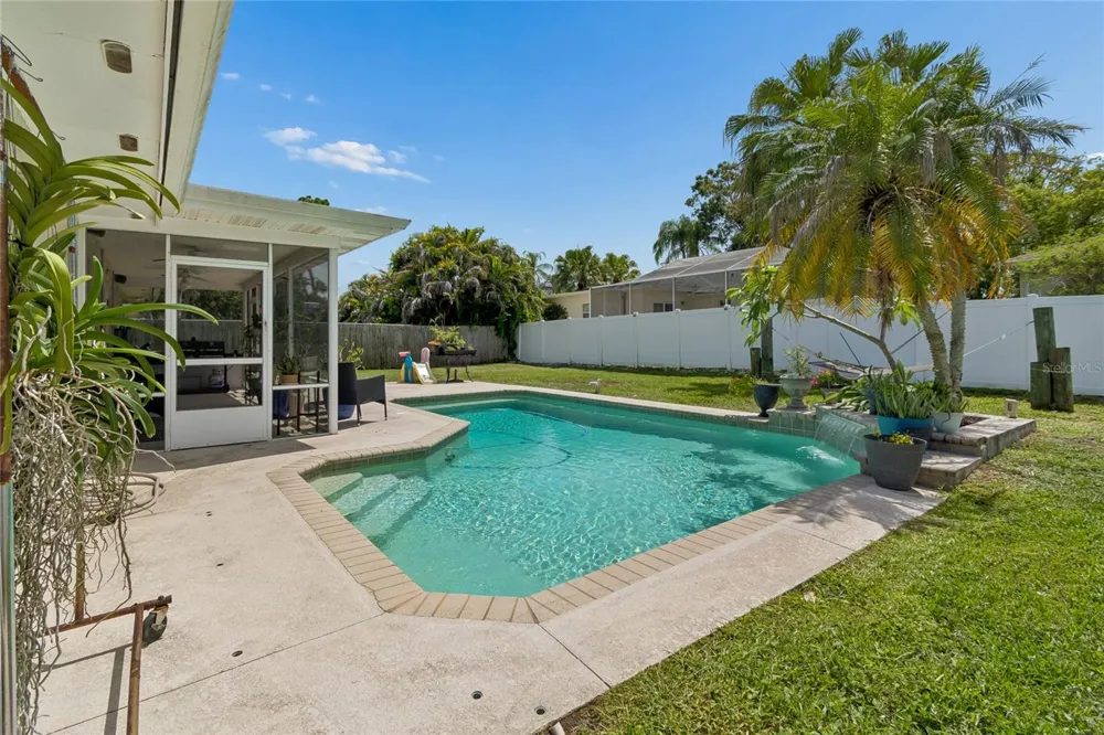 416 MAPLEWOOD DRIVE Oldsmar, FL 34677