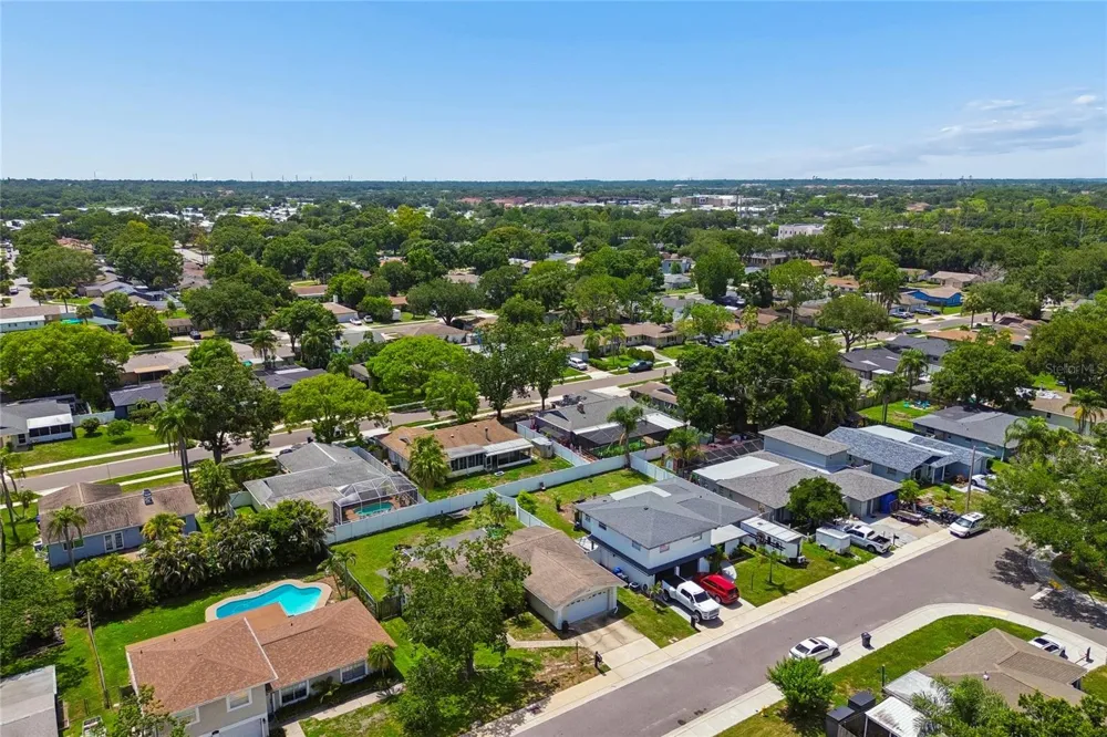 416 MAPLEWOOD DRIVE Oldsmar, FL 34677