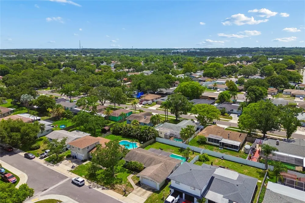 416 MAPLEWOOD DRIVE Oldsmar, FL 34677