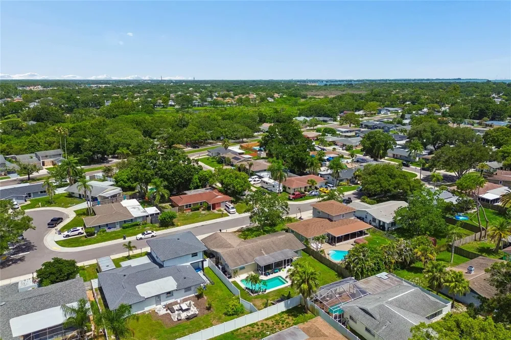 416 MAPLEWOOD DRIVE Oldsmar, FL 34677