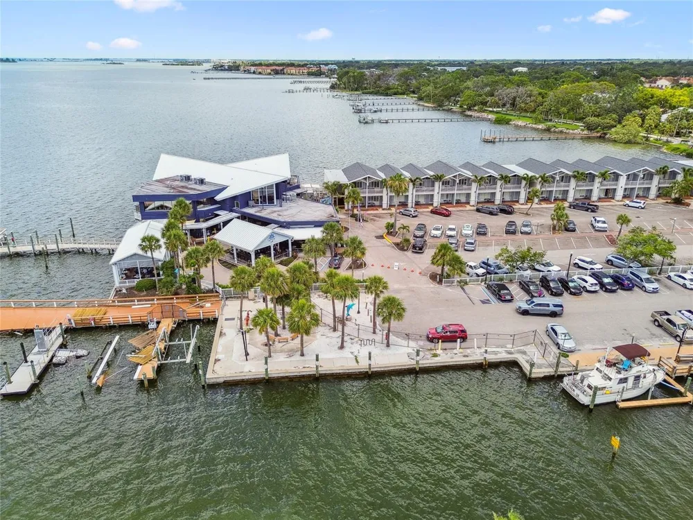 416 MAPLEWOOD DRIVE Oldsmar, FL 34677