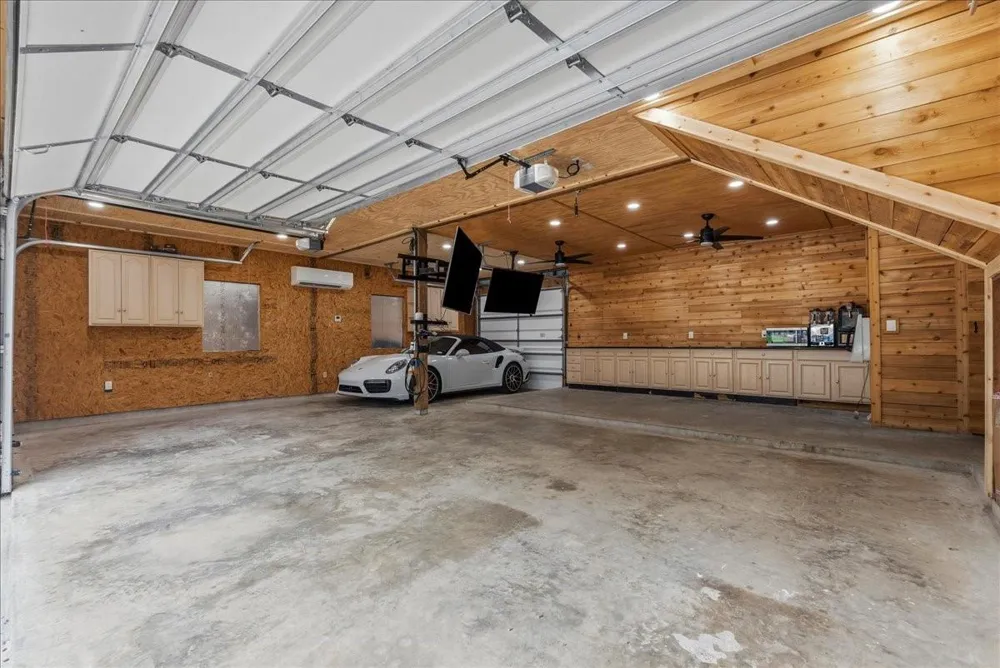 9700 Jay Road Hitchcock, TX 77563