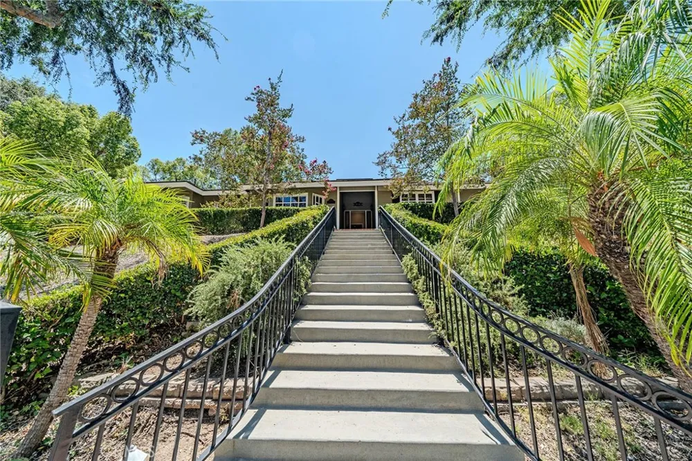 2929 San Juan Fullerton, CA 92835