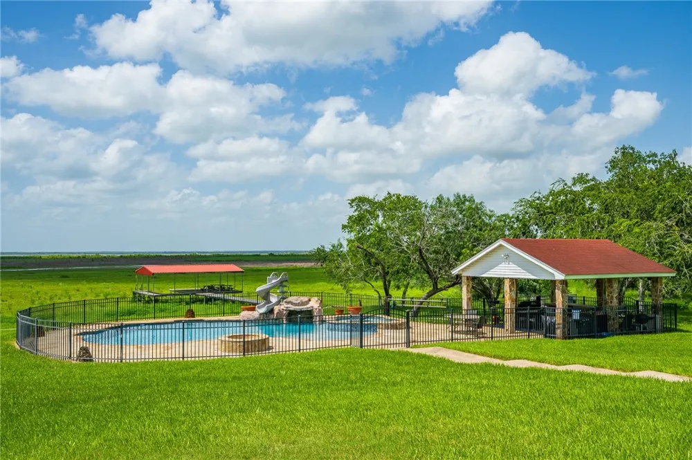 8259 Baldwin Mathis, TX 78368
