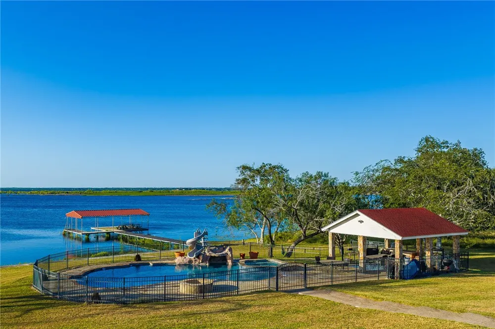 8259 Baldwin Mathis, TX 78368