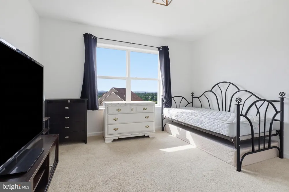 216 HOLLYHOCK DRIVE Manchester, PA 17345