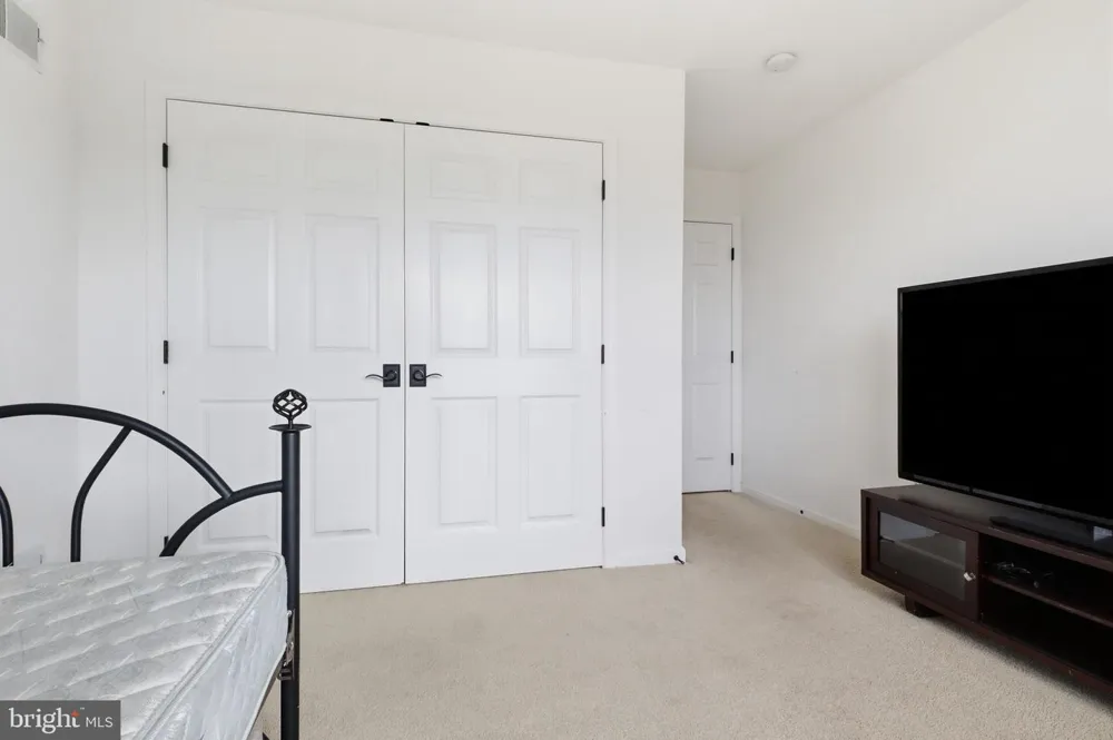 216 HOLLYHOCK DRIVE Manchester, PA 17345