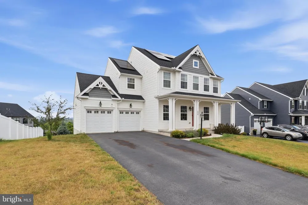 216 HOLLYHOCK DRIVE Manchester, PA 17345