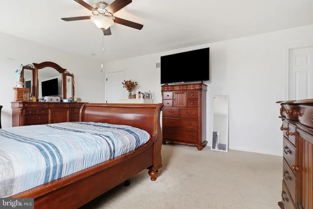216 HOLLYHOCK DRIVE Manchester, PA 17345