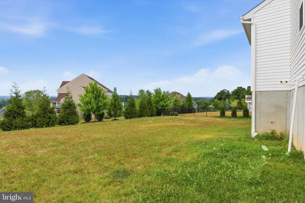 216 HOLLYHOCK DRIVE Manchester, PA 17345