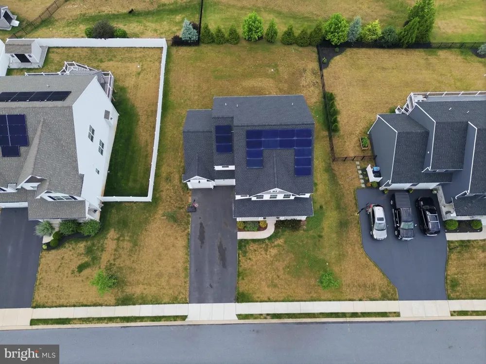 216 HOLLYHOCK DRIVE Manchester, PA 17345