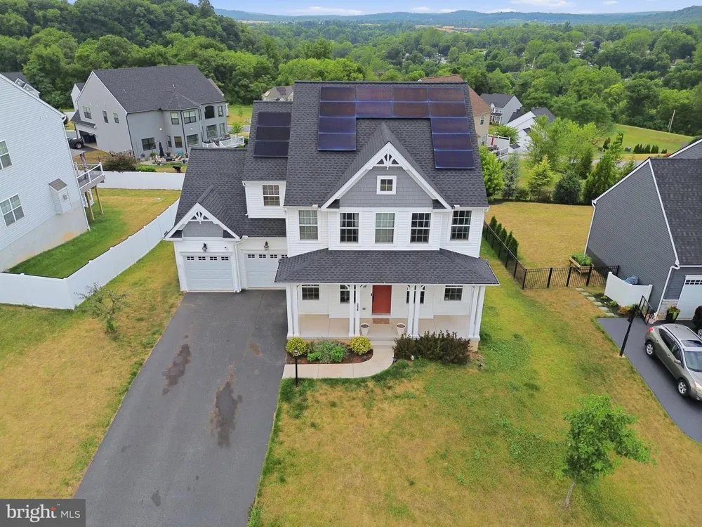 216 HOLLYHOCK DRIVE Manchester, PA 17345