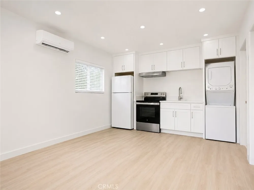 7649 Paso Robles Lake Balboa, CA 91406