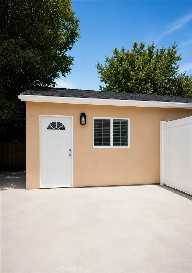 7649 Paso Robles Lake Balboa, CA 91406
