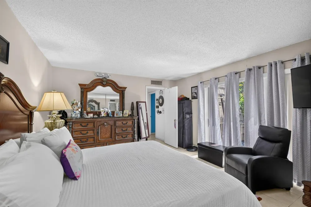 1610 Forest Lakes Circle #B West Palm Beach, FL 33406