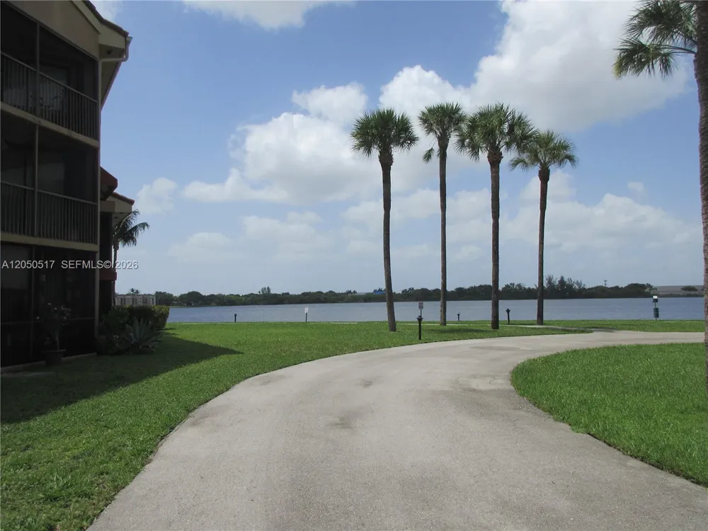 15545 Miami Lakeway N #211 Miami Lakes, FL 33014