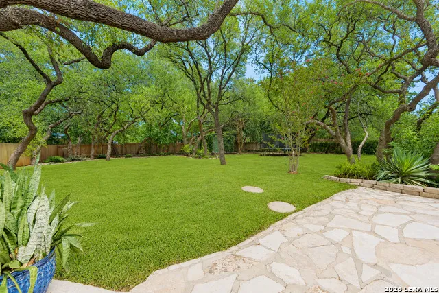 109 HONEY BEE LN Shavano Park, TX 78231