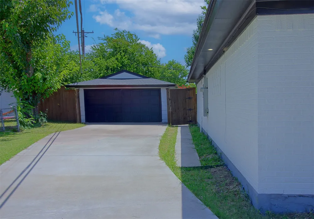 12220 Eunice Street Farmers Branch, TX 75234