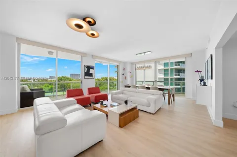 2645 S Bayshore Dr #601