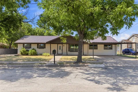 809 W Liveoak Street