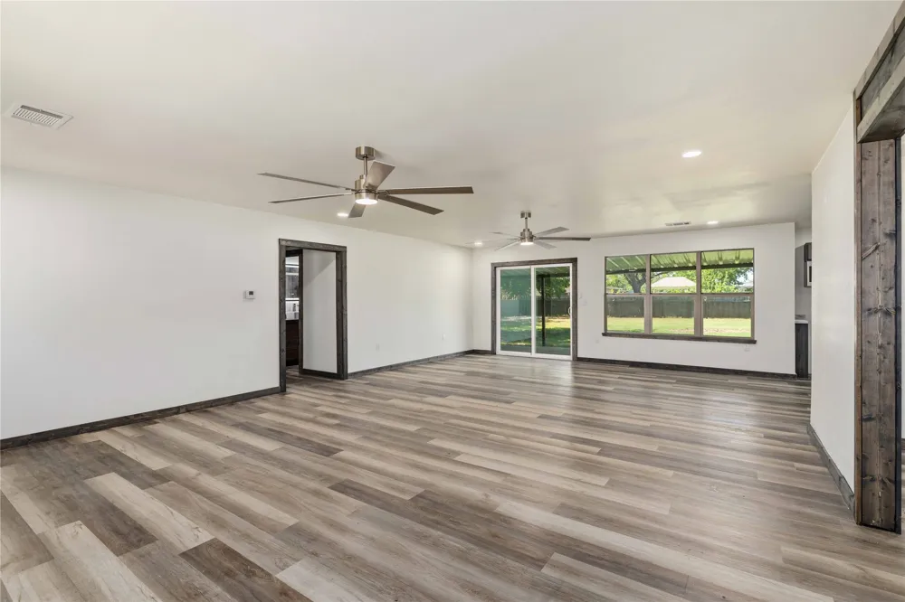 809 W Liveoak Street Coleman, TX 76834