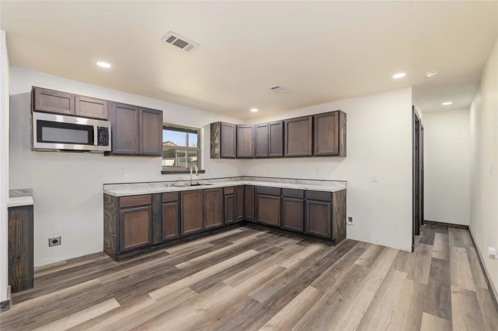 809 W Liveoak Street Coleman, TX 76834