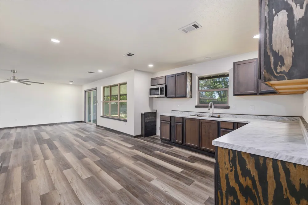 809 W Liveoak Street Coleman, TX 76834