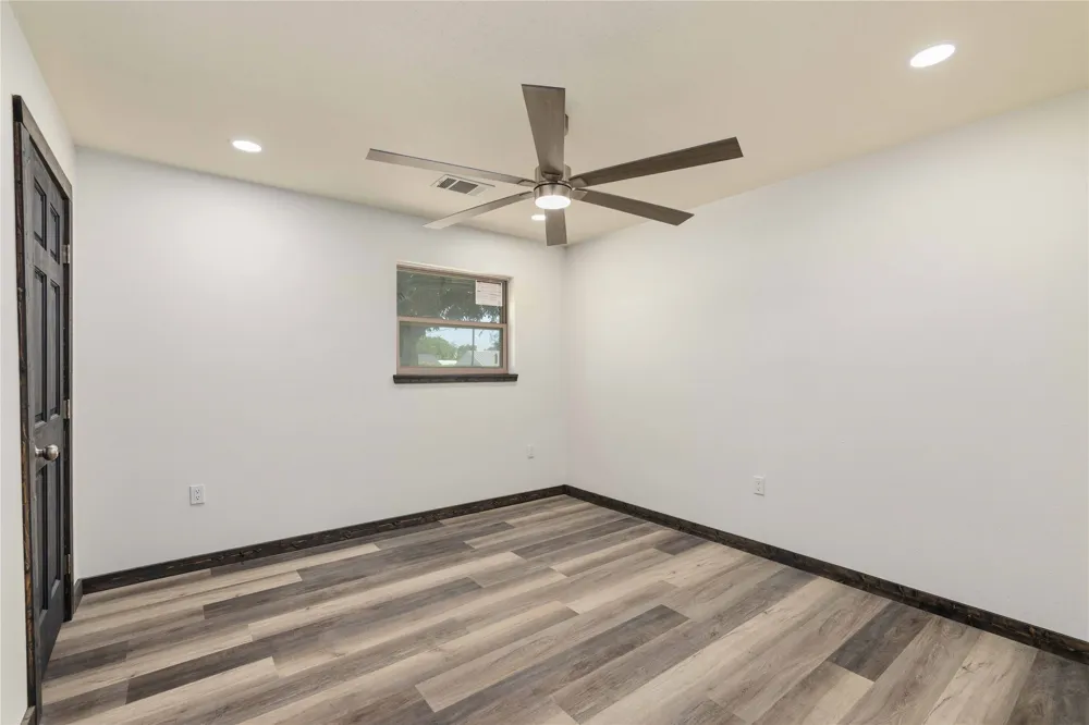 809 W Liveoak Street Coleman, TX 76834