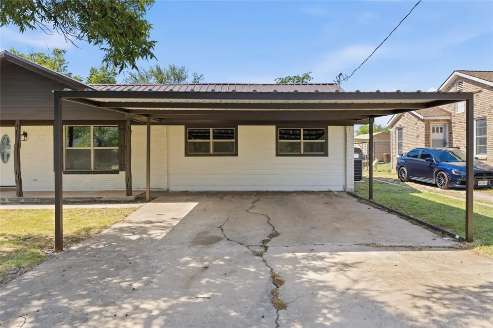809 W Liveoak Street Coleman, TX 76834