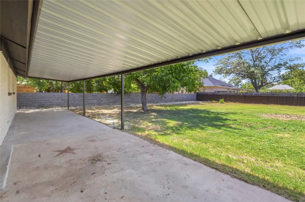 809 W Liveoak Street Coleman, TX 76834