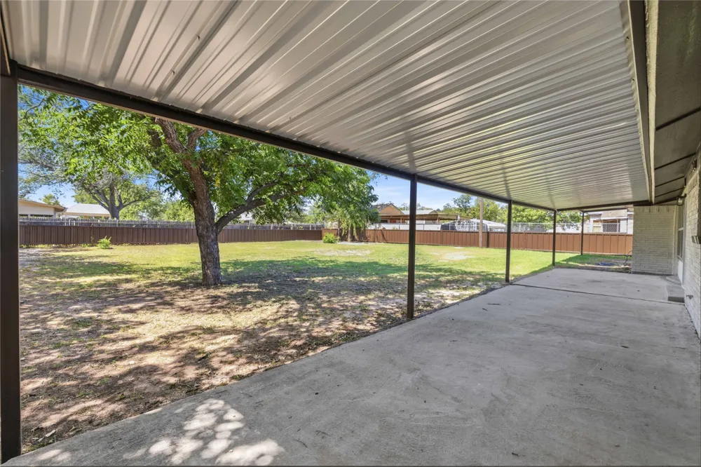 809 W Liveoak Street Coleman, TX 76834