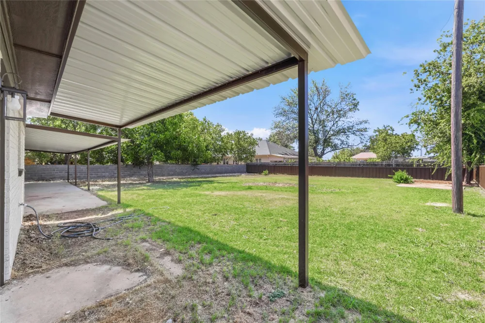 809 W Liveoak Street Coleman, TX 76834