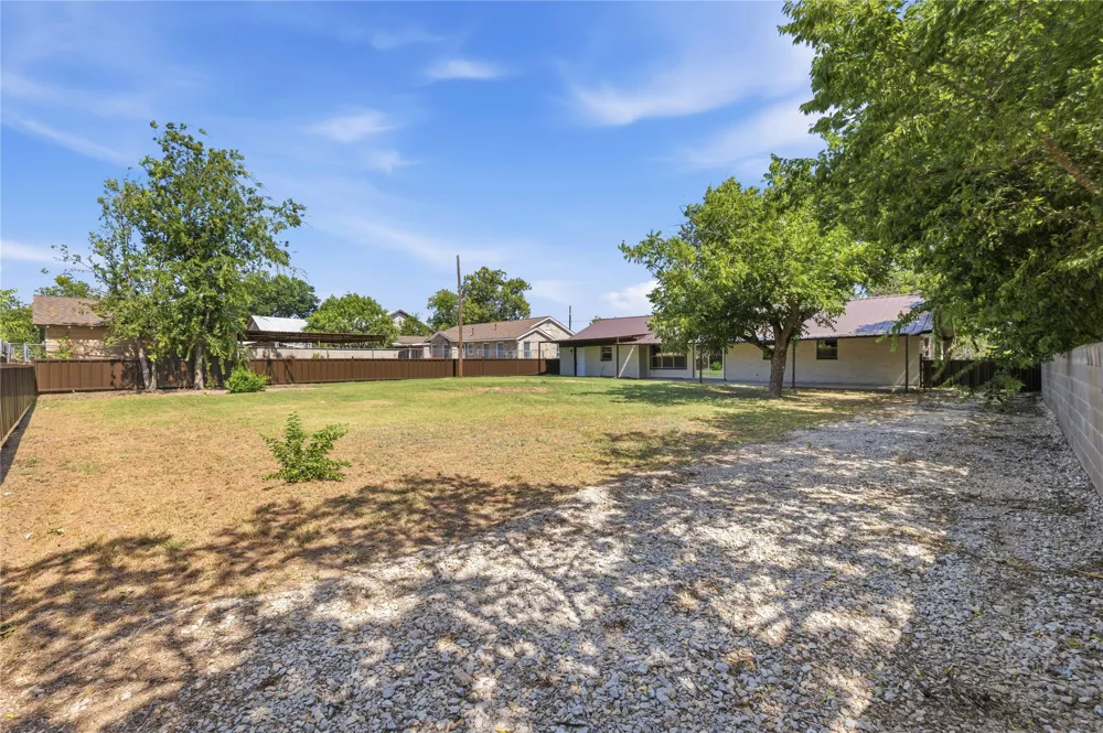 809 W Liveoak Street Coleman, TX 76834