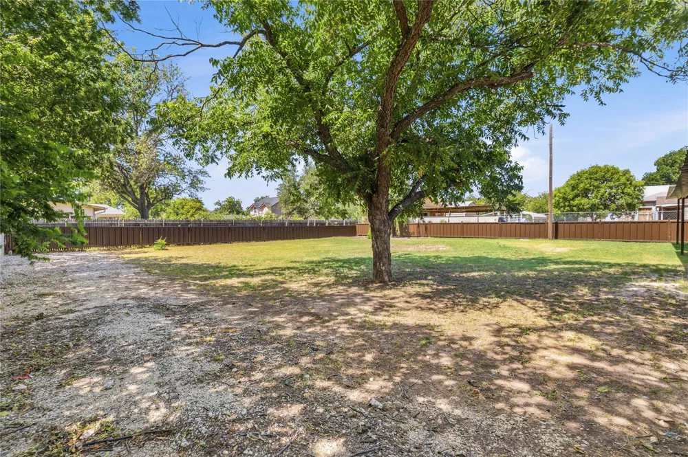 809 W Liveoak Street Coleman, TX 76834