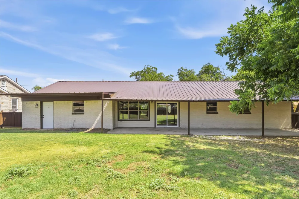 809 W Liveoak Street Coleman, TX 76834