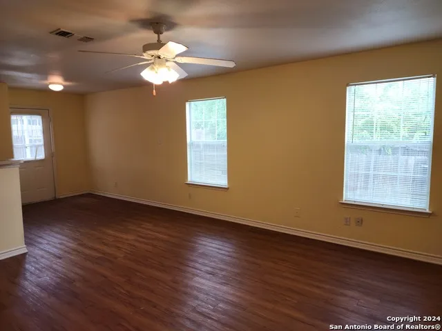 10023 VASSO VW Unit 4 Converse, TX 78109