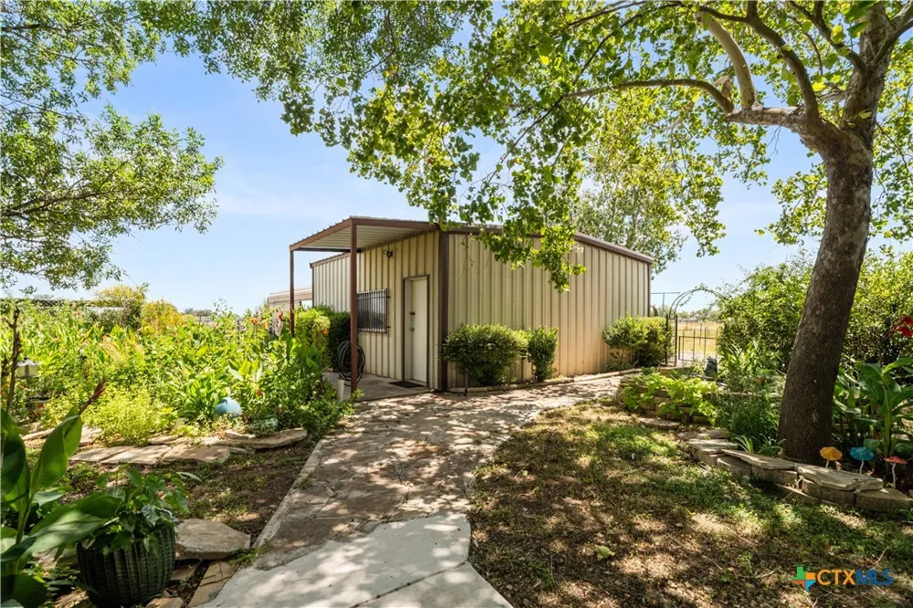 4911 Youngsford Road Marion, TX 78124