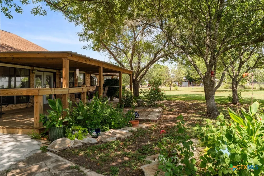 4911 Youngsford Road Marion, TX 78124