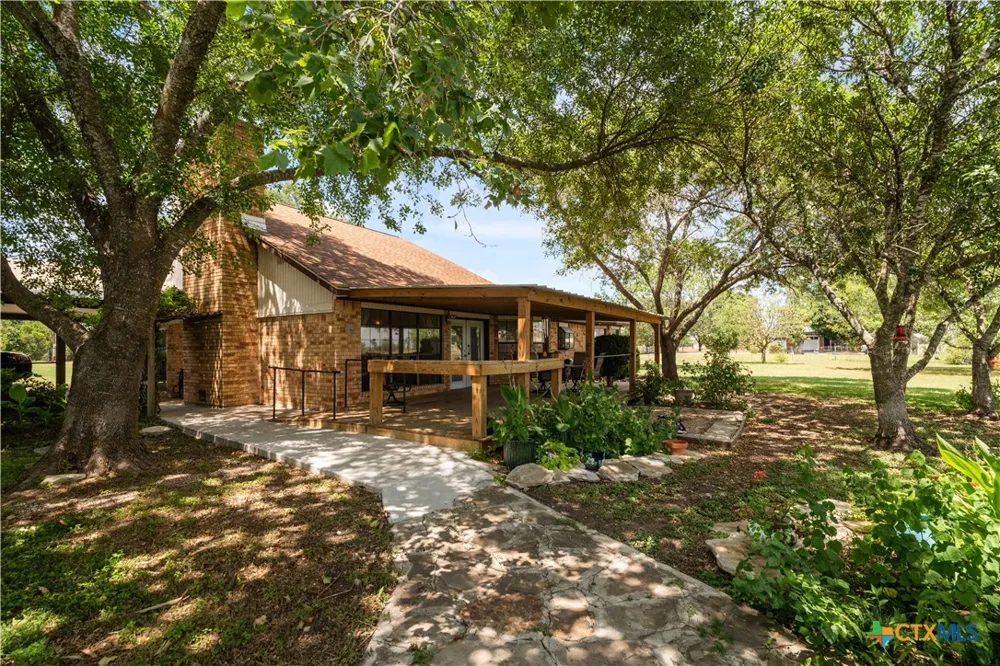 4911 Youngsford Road Marion, TX 78124